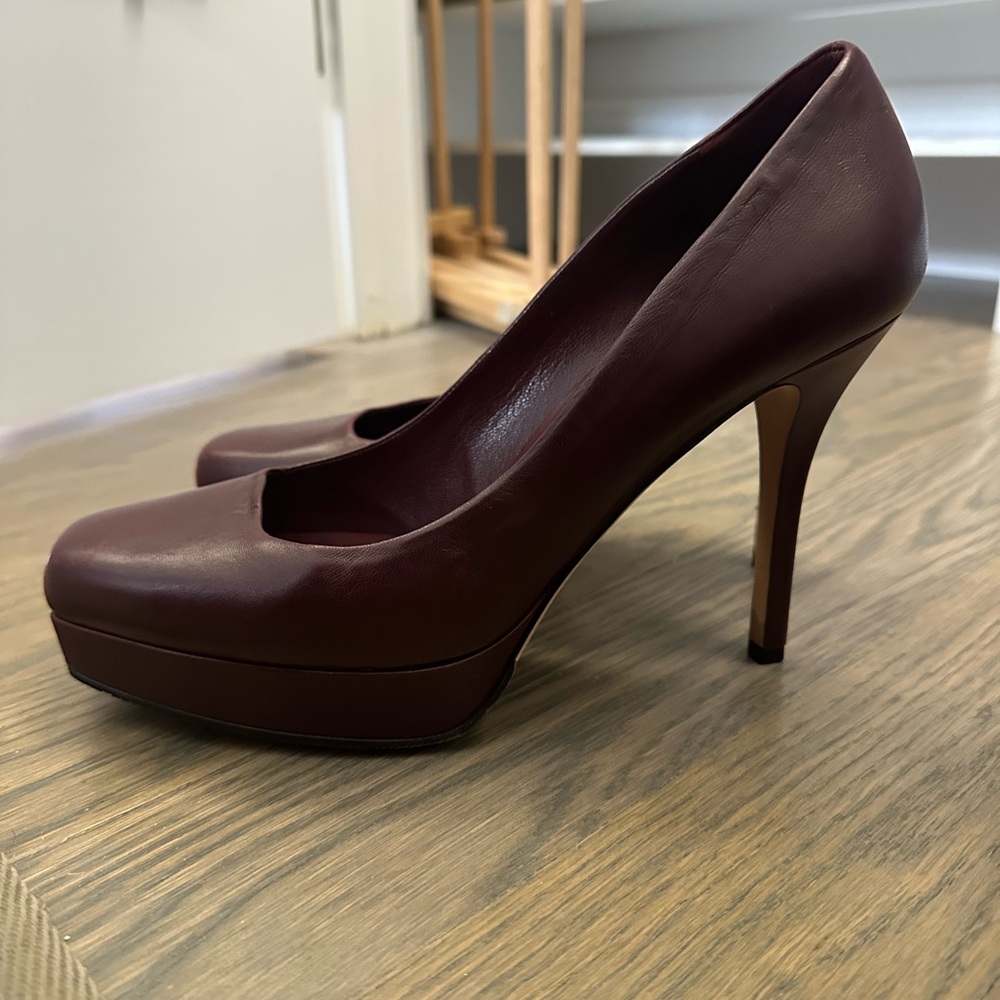 Gucci Women's Burgundy Leather Pumps